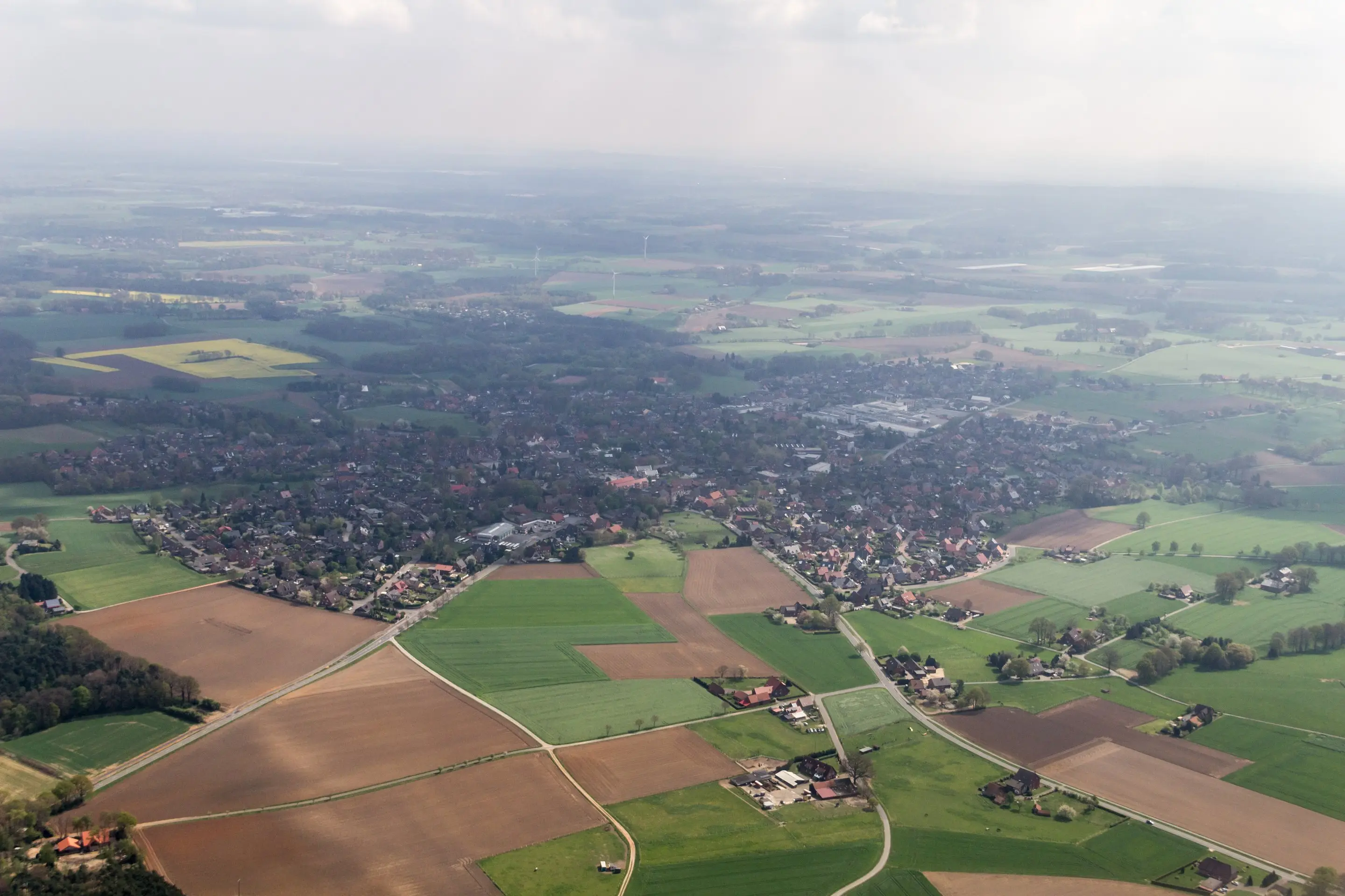 Luftaufnahme von Groß Reken mit Siedlung, Feldern und Wegen bis zum Horizont